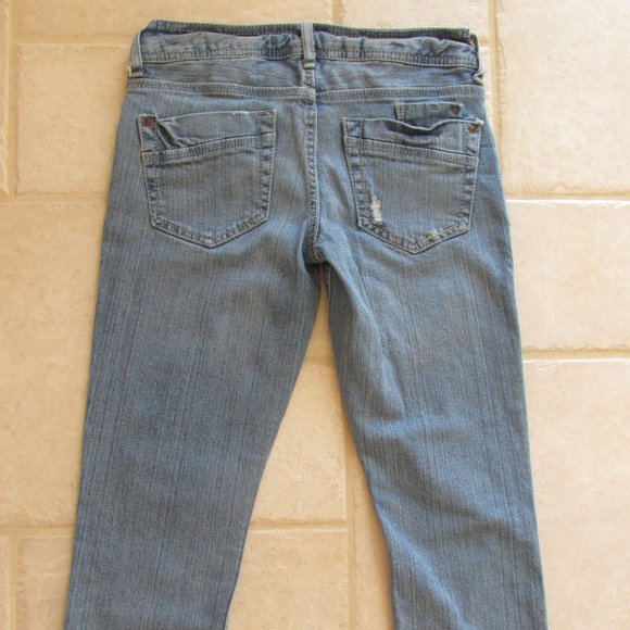 AEROPOSTALE WOMEN'S JUNIOR'S SIZE 1/2 CAPRIS DENIM CROPPED BLUE JEANS DISTRESSED - Picture 6 of 13